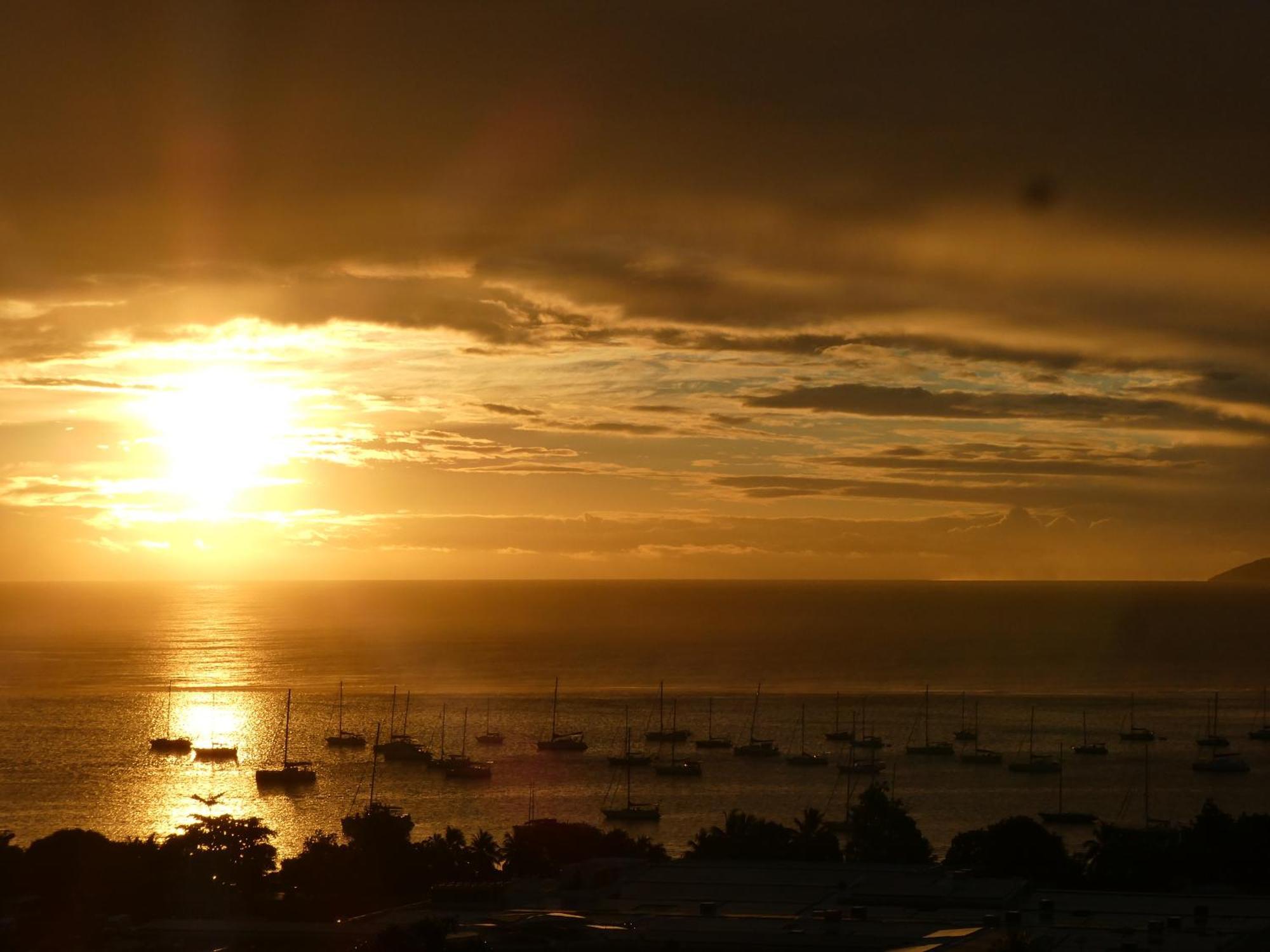 Maeva Sunset View Hotel Пунауиа Екстериор снимка