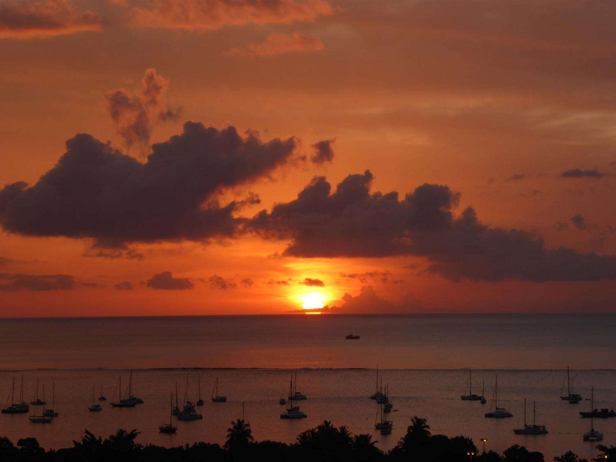 Maeva Sunset View Hotel Пунауиа Екстериор снимка